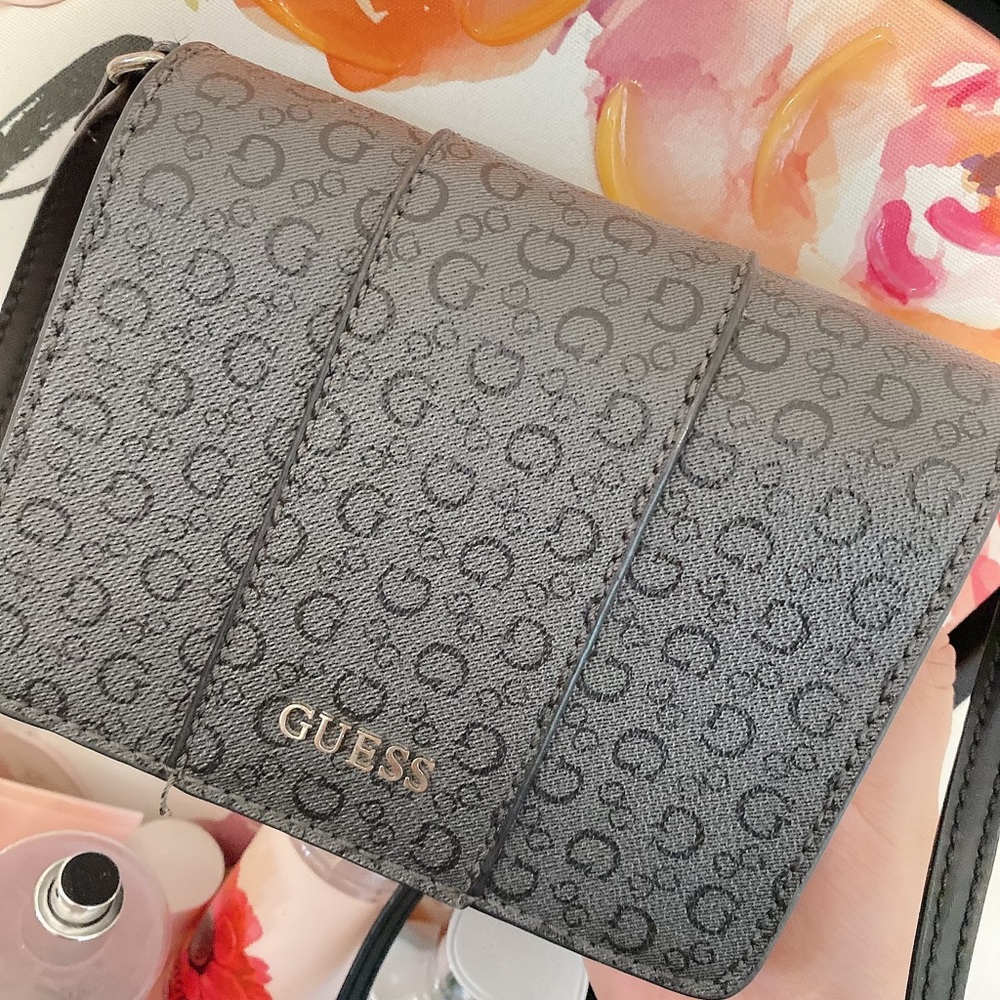 Flash Sale‼️ Guess Crossbody Bag